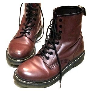 Classic Maroon Dr Martins size 9 boots